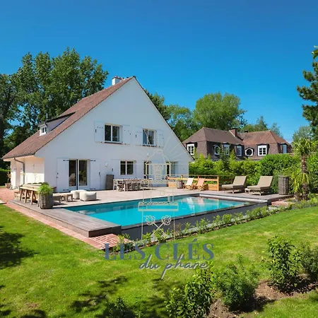 Cuatro, Situe Au Coeur Du Touquet